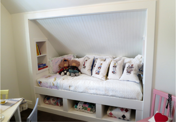 Кровать в нише для детской комнаты