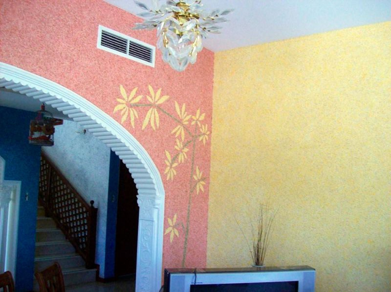 Красный в сочетании с желтым на жидких обоях Красный в сочетании с желтым на жидких обоях