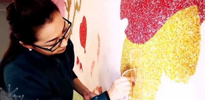 Особенности рисунков жидкими обоями на стене