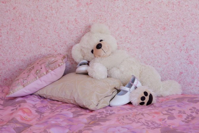 розовые жидкие обои для интерьера