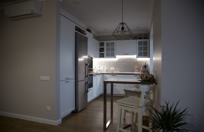 Светодиодная подсветка в кухне-гостиной